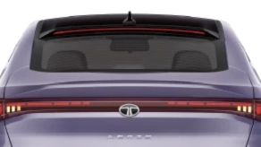Rear Defogger
Swiftly clears fog and moisture from the rear windshield, ensuring an unobstructed visibility.