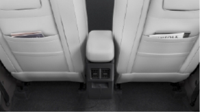 Magazine Pockets
Integrated backrest storage designed to keep books, tablets, and travel essentials neatly organized for rear passengers.