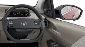 Steering mounted controls
Conveniently manage volume, music, and phone calls without taking your hands off the wheel.