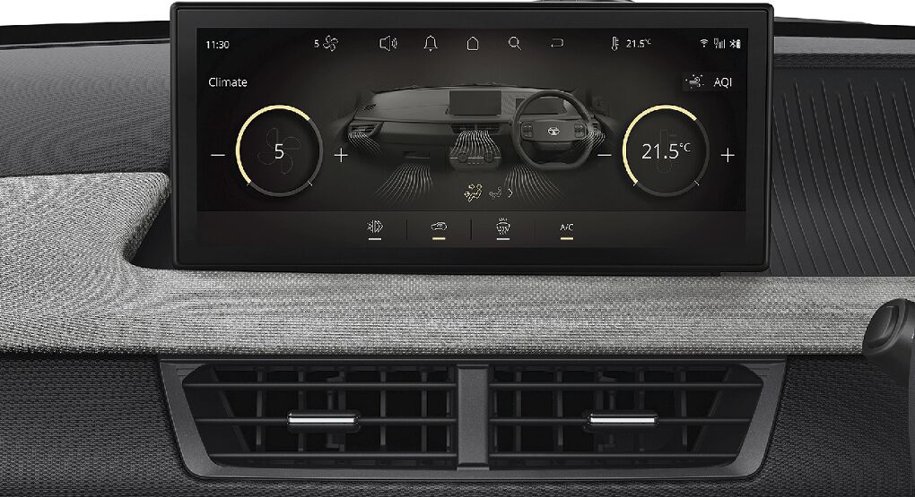 Fully Automatic Temperature Control
Intelligently maintains your preferred cabin temperature without manual adjustment — effortless comfort across every season, every journey.