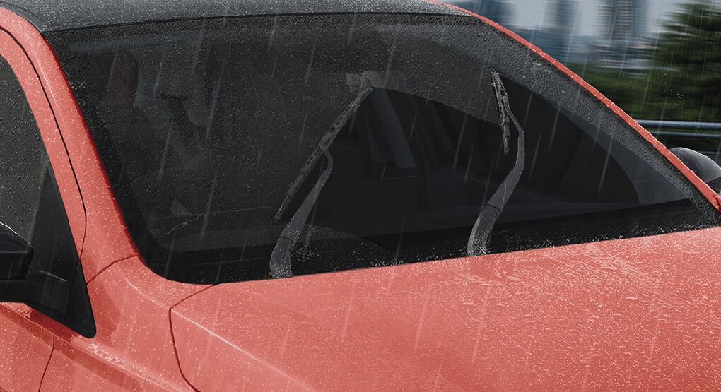Rain Sensing Wipers
Experience clear vision instantly, with wipers that activate and adjust speed based on rainfall intensity.